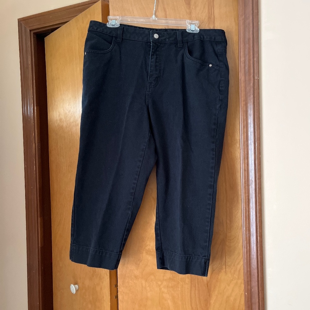 Black Bill Blass capri jeans she ze 14
